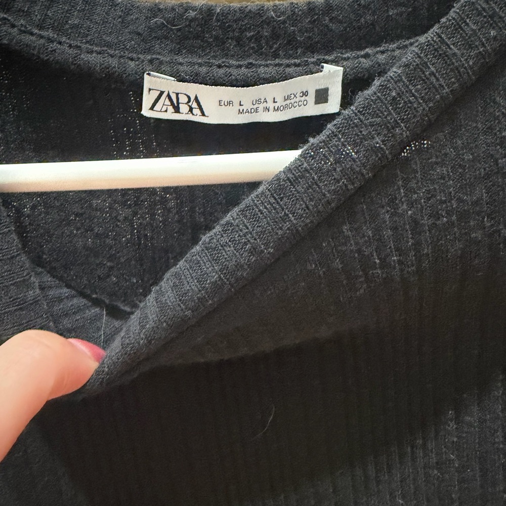 Zara Black Ribbed Ruffle Sleeve Tee - Picture 3 of 4